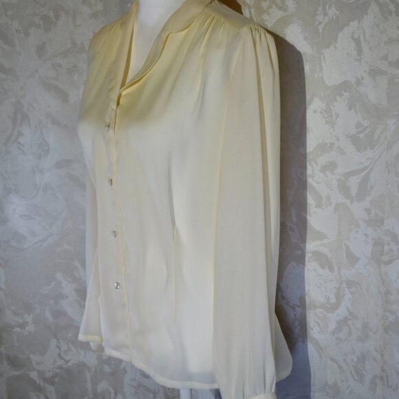 Pepper Tree Cream Faux Button-Front Blouse Size 12 - Picture 4 of 5